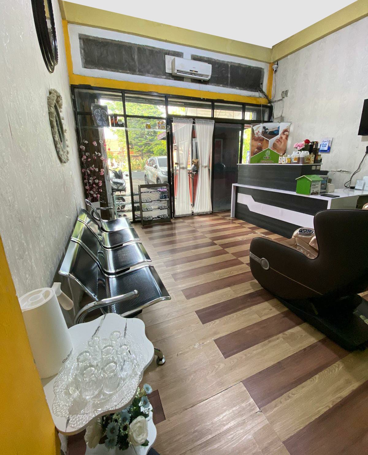 Ruang Tunggu Nyaman & AC